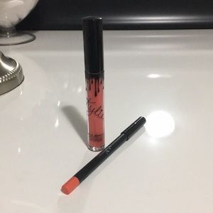 KYLIE COSMETICS MATTE LIQUID LIPSTICK IN SHOW OFF